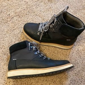 Toms Lace up Mesa boots